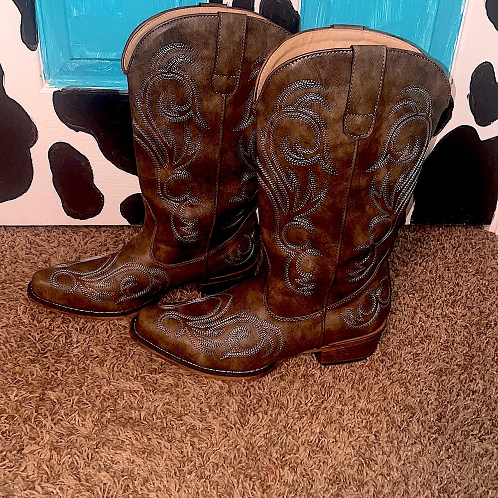 Women’s cowboy boots